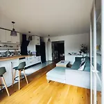 Quiet Garden-Facing Retreat